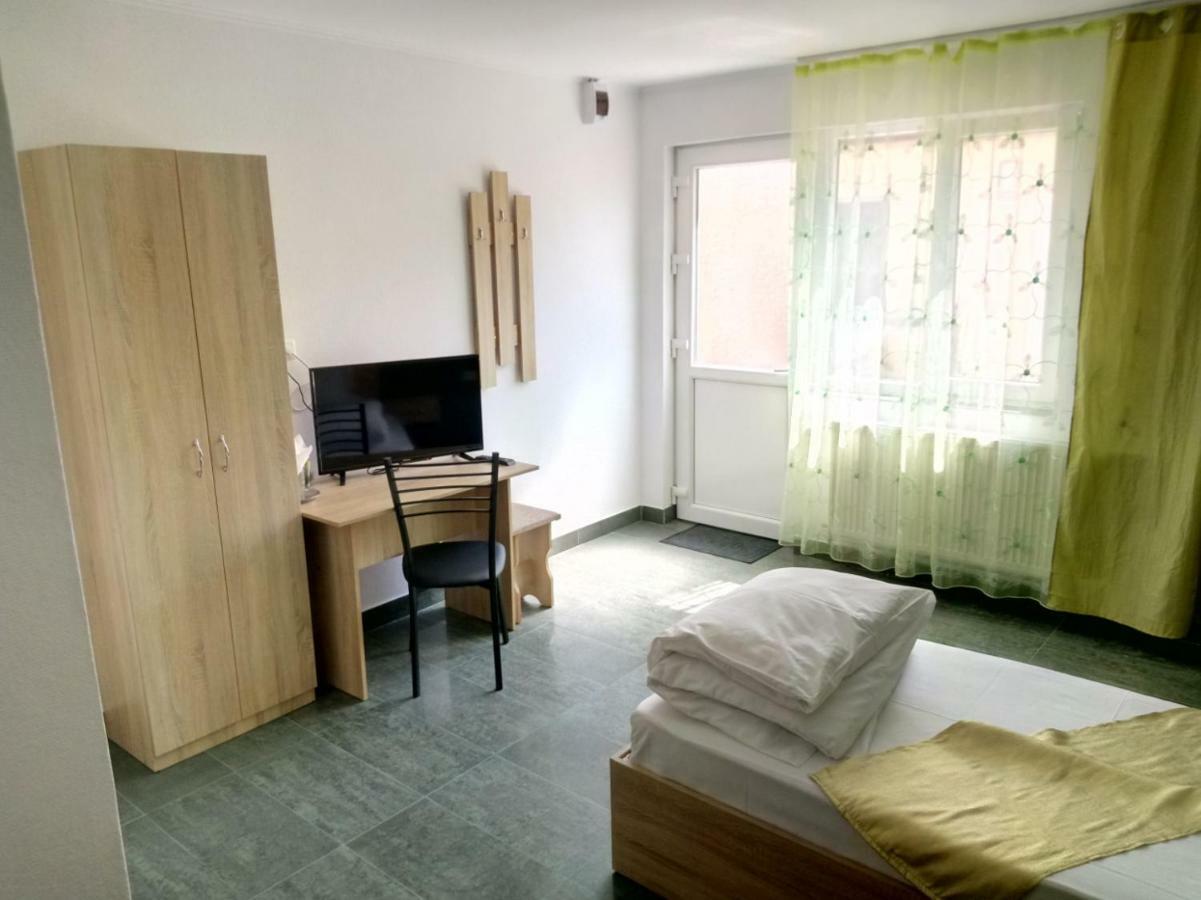 Camere De Inchiriat Carpati Hunedoara Exterior foto